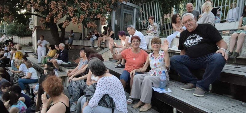 Пенсионери от Пловдив посещават културни събития благодарение на проект „60+“