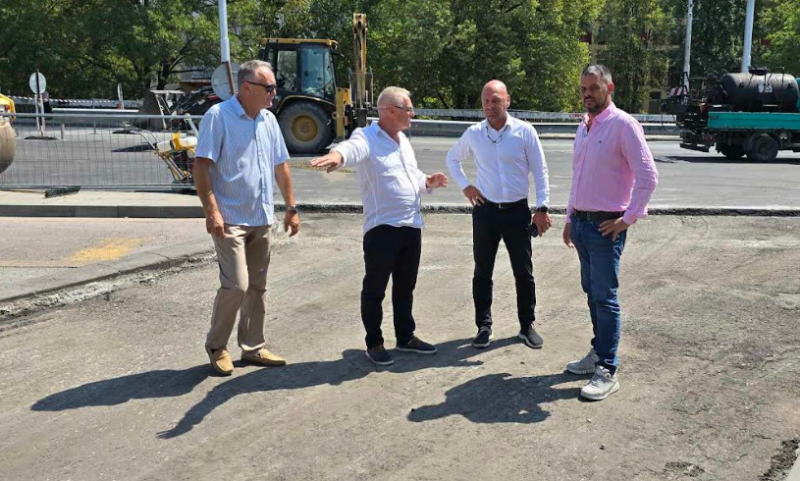 До броени дни се окачва да приключи ремонтът на бул. „Васил Априлов“