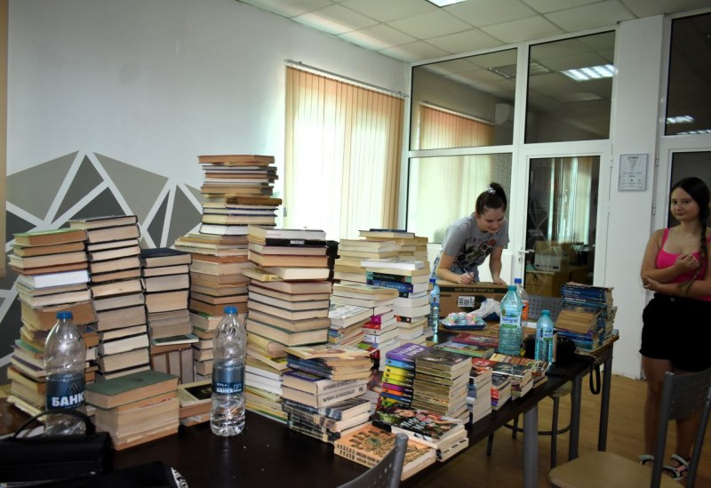 Стотици книги дариха асеновградчани за благородна кауза