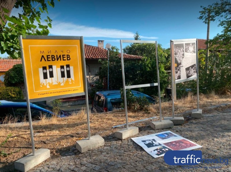 Вандали увредиха изложбата на “Милчо Левиев” на Сахат тепе