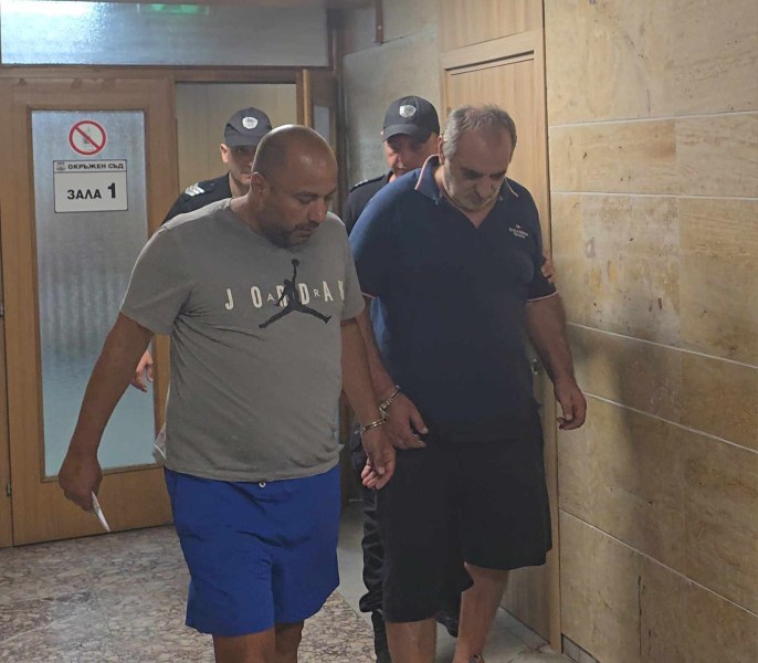 Съдът остави в ареста групата от схемата с източване на чужди банкови карти