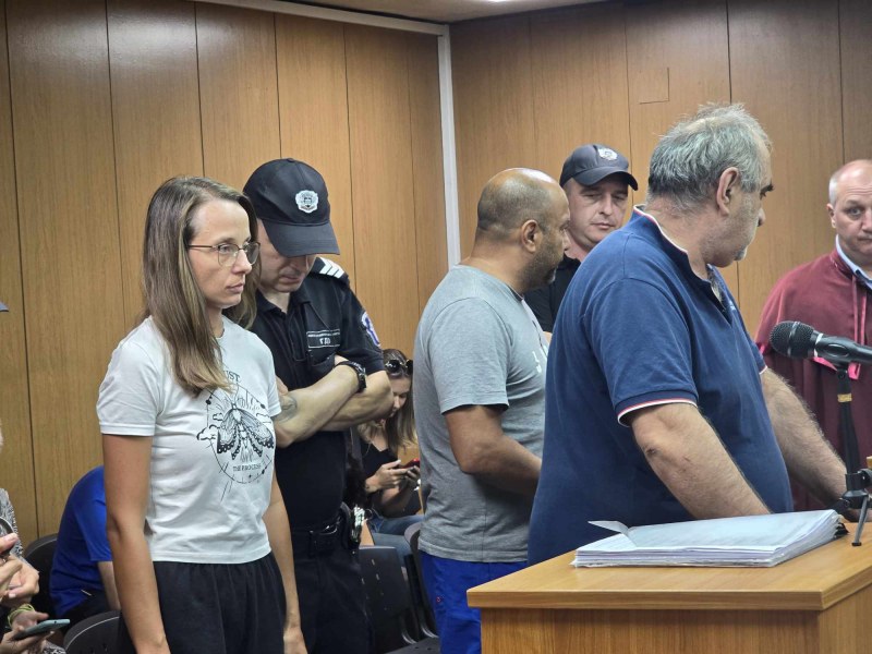 Схемата за източване на банкови карти е действала и в чужбина, засекретиха делото