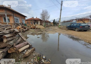 Две години след наводнението в Карловско: Селата не са възстановени, хората живеят в прах