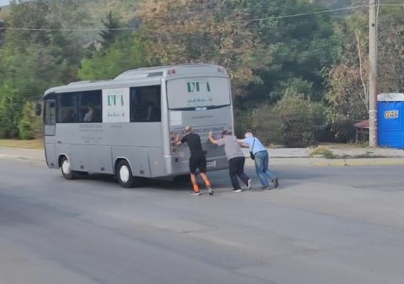 Мрежата: Народ, който бута влакове и автобуси, не може да бъде унищожен!