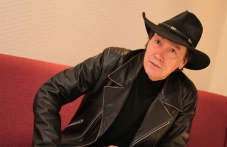 Да си спомним за певеца Бисер Киров, роден на днешната дата da-si-spomnim-pevetsa-biser-kirov-roden-815.jpg