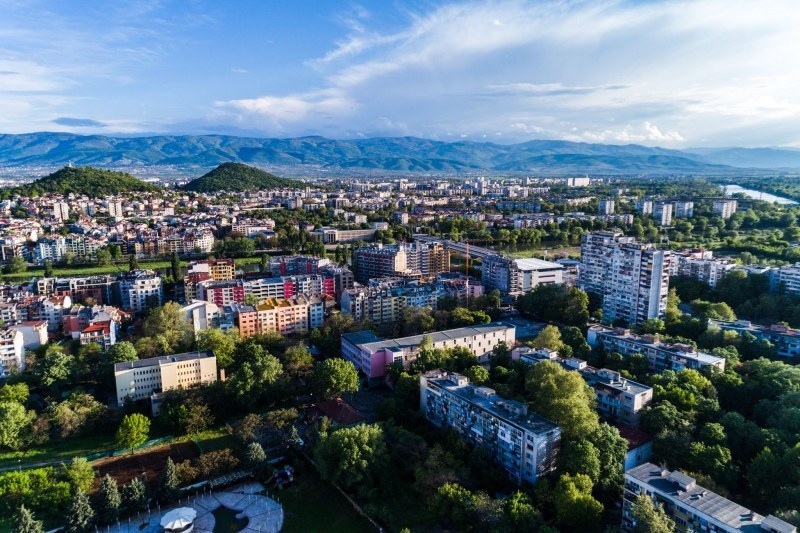 Петък в Пловдив - ще се редуват облаци и слънце, очаква се дъжд