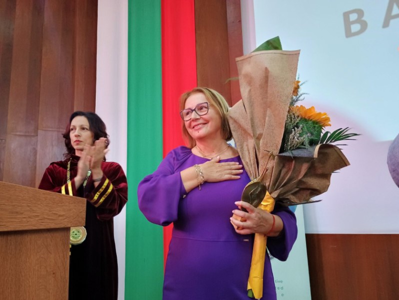 Проф. Христина Янчева с почетно отличие на Аграрния университет