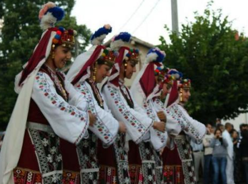 Фолклорният събор „Маврудово хоро“ -  кръшни хора и надиграване в Асеновград