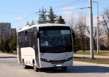 Врати на автобус затиснаха майка с детска количка в Пловдив