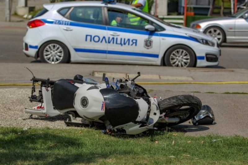 БМВ блъсна учебен мотоциклет в Тракия