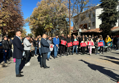 Катуница на протест заради обгазяването