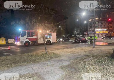 Кола избухна в пламъци на оживен булевард в Пловдив ВИДЕО *