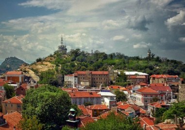 Предимно облачен петък в Пловдив, вятърът утихва