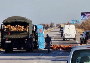 Военен камион се обърна на АМ “Тракия“