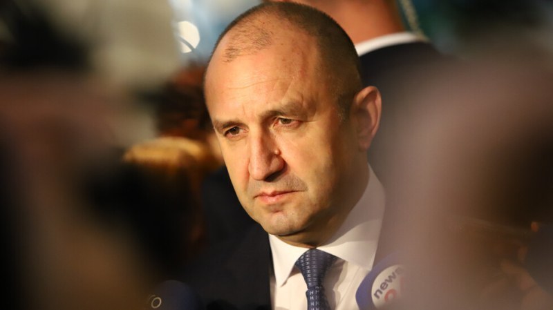 Президентът връчва първия мандат след Нова година