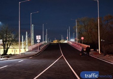 Дългоочакваният край е близо: Полагат хоризонталната маркировка на Бетонния мост