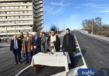 Пуснаха движението по Бетонния мост, кметът спази обещанието си