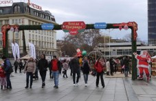 Дядо Коледа идва на Ледената пързалка в Пловдив, подарява безплатни подаръци за всички