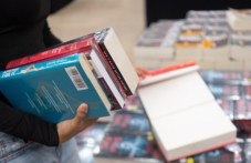 Книжарите разкриват: Кои са най-продаваните заглавия преди Коледа в Пловдив?