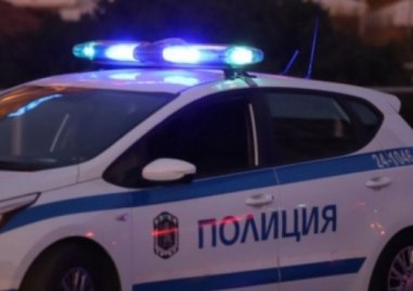 Мъж буйства в Изгрев, нападна полицаи