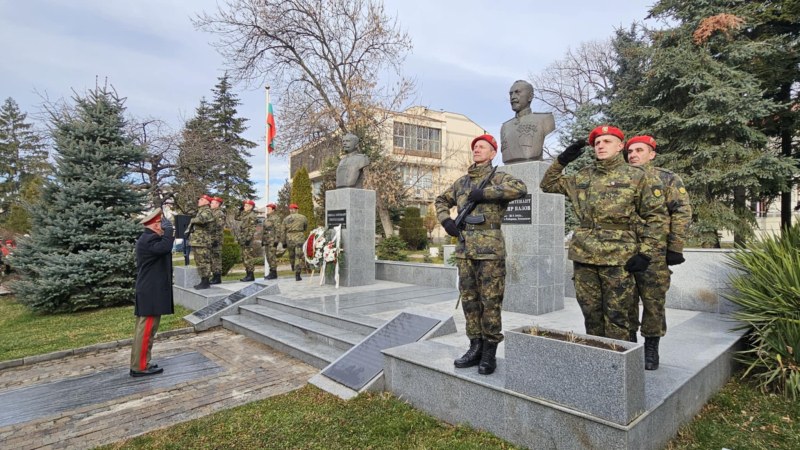 165 г. от рождението на ген. Георги Вазов отбелязаха в родния му Сопот