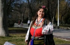 plovdivska-ulichna-muzikantka-459-201.jpg