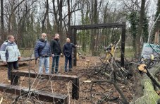 Разчистиха огромните паднали дървета и клони в Лаута, възстановяват фитнеса