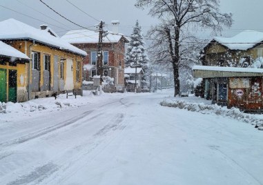 30 см сняг наваля в села в Асеновградско