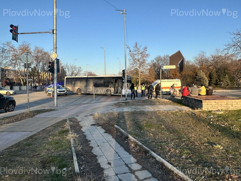 Рейс блъсна жена на пешеходна пътека в Тракия