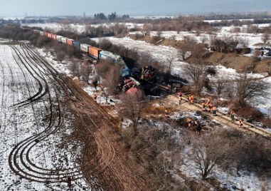 Лекарите спасиха живота на един от пострадалите във влаковата катастрофа край Локорско