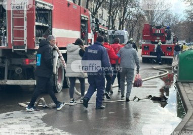 Мъж е реанимиран след пожара в Смирненски