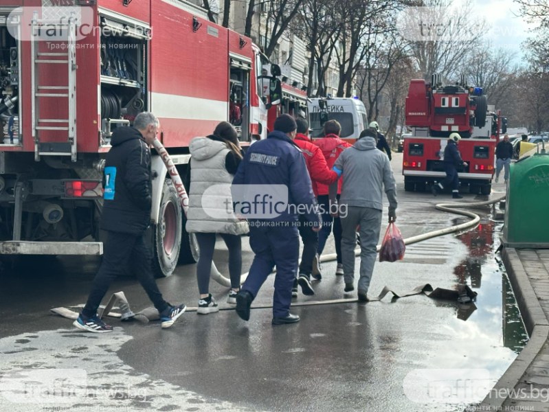 Мъж е реанимиран след пожара в Смирненски