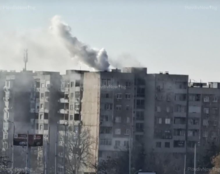 Пожар пламна в апартамент в Смирненски