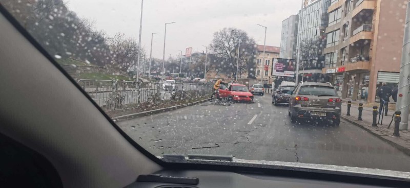 Катастрофа стана на централен булевард в час пик в Пловдив