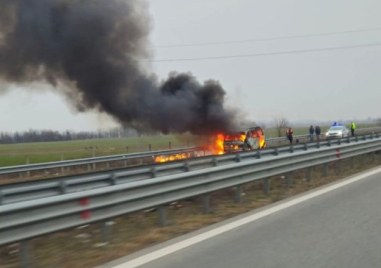 Бус се запали и изгоря на магистралата край Раковски