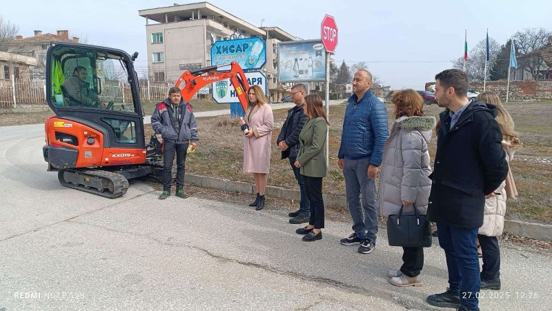 Направиха първа копка по благоустрояването на входа на Хисаря