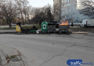 Вандали палят контейнери в Смирненски, няколко изгоряха напълно