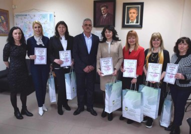 Кметът Димитър Иванов награди победителите в конкурса за “Най-красива ръчно изработена мартеница“