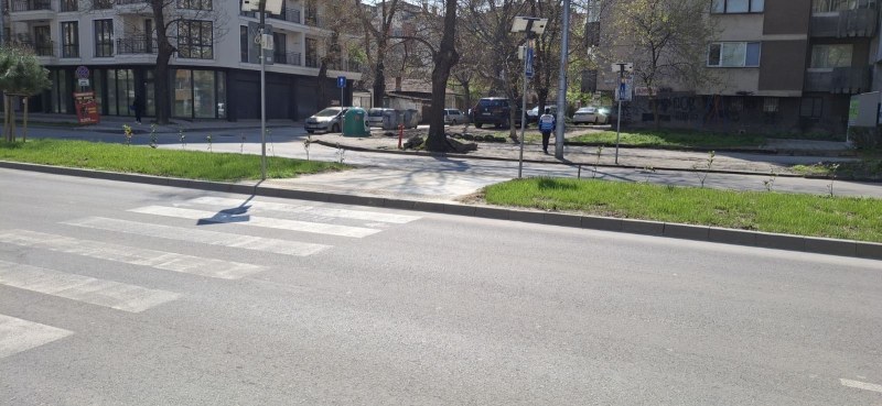 Възстановиха повредена след произшествие пешеходна настилка в “Северен“