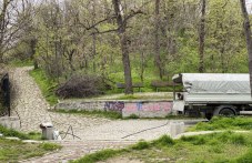 sluzhiteli-chistota-otnovo-chistiat-212.jpg