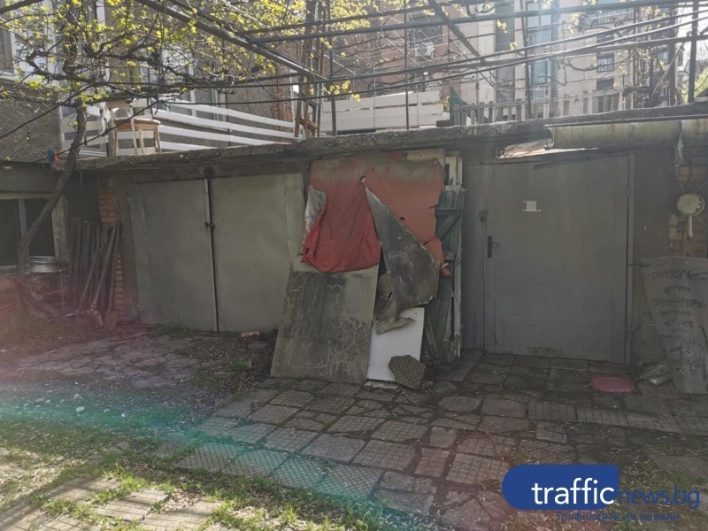 Коте бедства с дни, заключено в гараж в Кючука