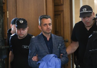 Изправиха през съда шефа на пловдивската митница