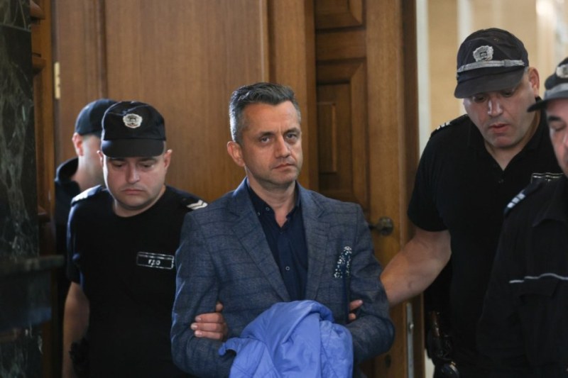 Изправиха през съда шефа на пловдивската митница