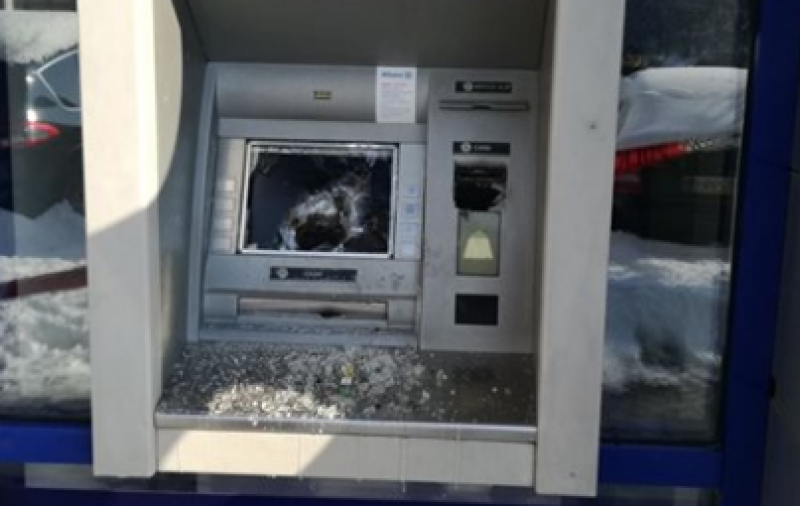 Спипаха в Пловдив обирджии, разбивали банкомати с тесла и чук