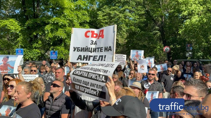 Напрежение на протеста след смъртта на Ангел: Близки нахлуха в “Медикус Алфа“, скандират “Убийци“ ВИДЕО