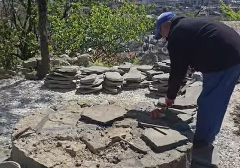 Реновират чешмите на Сахат тепе, до края на май ще потече вода от тях