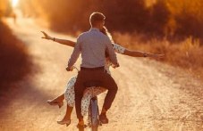 Търсете хора, които са страстни, силни и щастливи…