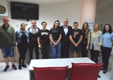 11 абитуриенти от Община Марица получиха финансова помощ в навечерието на 24 май