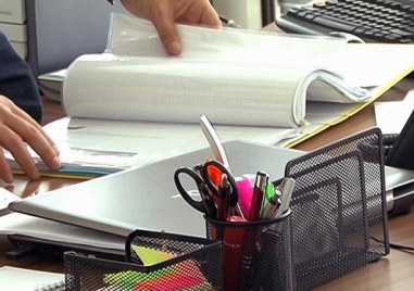 47 241 българи със запорирани пенсии и заплати