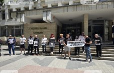 Близки на убития моторист Недялко протестираха пред съда